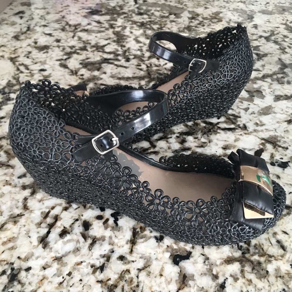 Dizzy jelly wedge shoe
